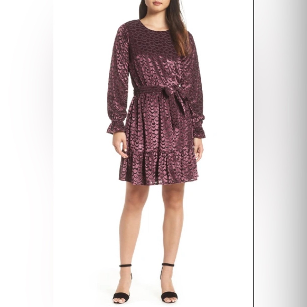 Michael Kors SCALLOPED VELVET SMOCKED-CUFF DRESS IN BLACK/ CORDOVAN MEDIUM